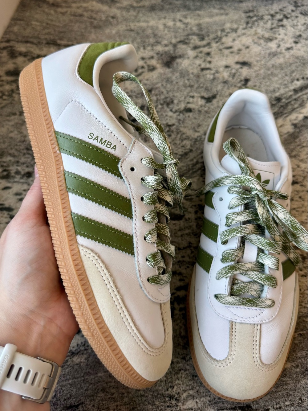 Adidas Samba OG sneakers Cloud White / Tech Olive / Gum. Size 8.5. VGUC.